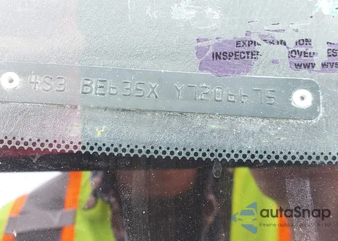 2000 Subaru Legacy L from USA, damaged, VIN 4S3BE635XY7206675